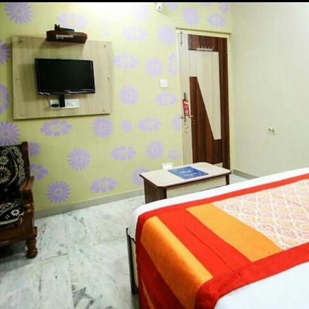אחמדאבאד Hotel Honey Bunny מראה חיצוני תמונה