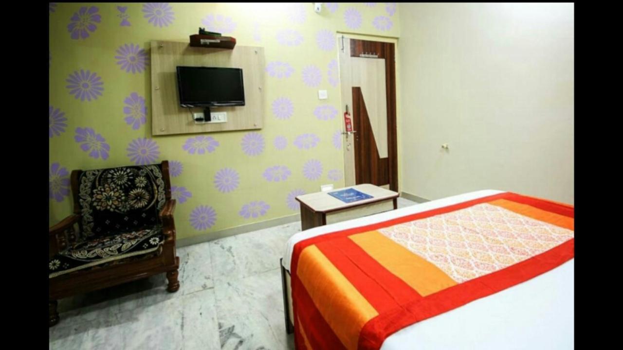 אחמדאבאד Hotel Honey Bunny מראה חיצוני תמונה